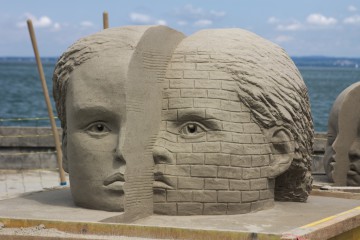 Im Durchschnitt besteht eine Skulptur aus 20 Tonnen Sand